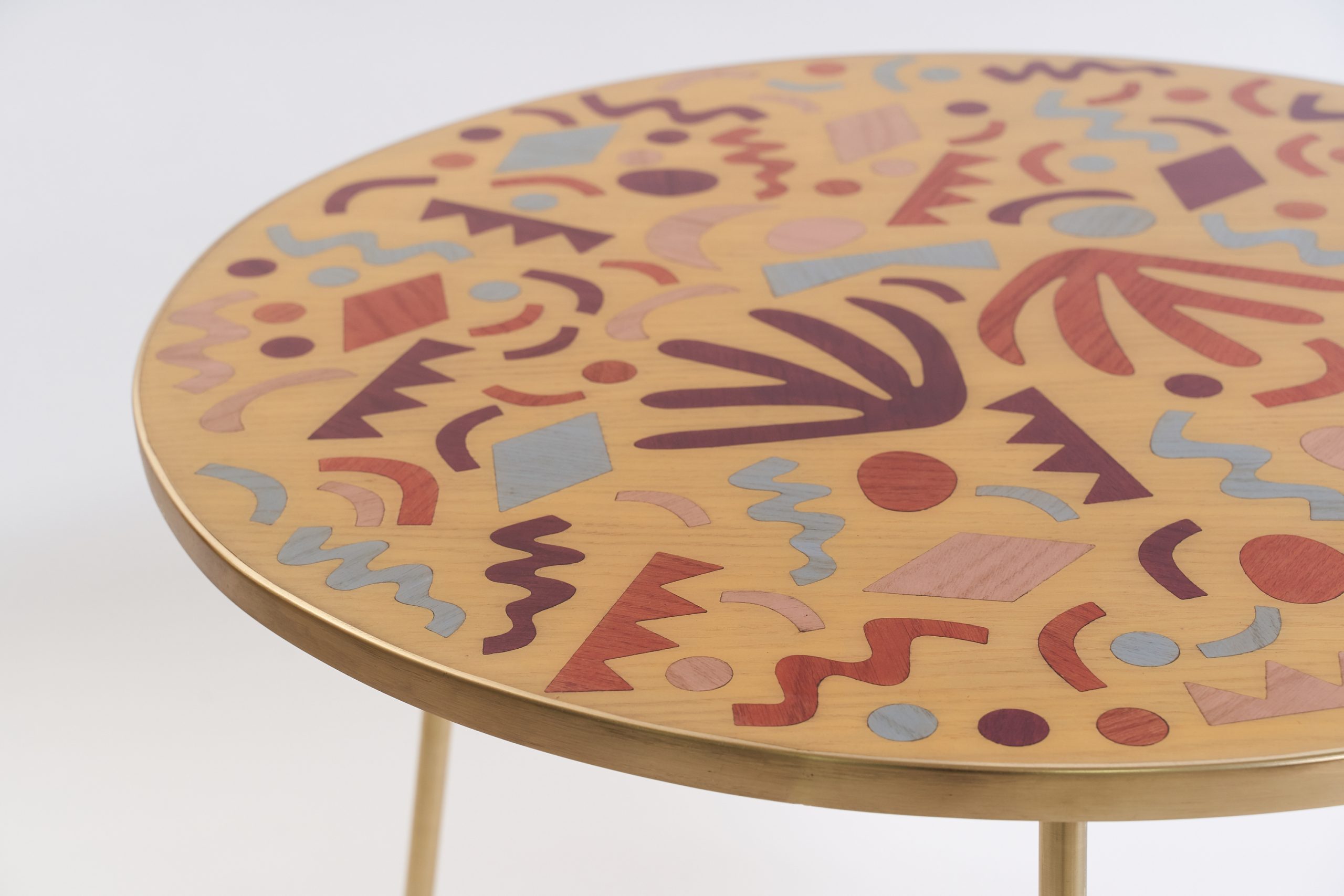 Жёлтый столик "CUTOUT" — изображение 4